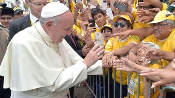 Papa en Perú cumple el sueño de una anciana