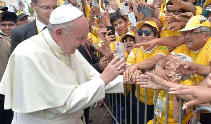 Papa en Perú cumple el sueño de una anciana
