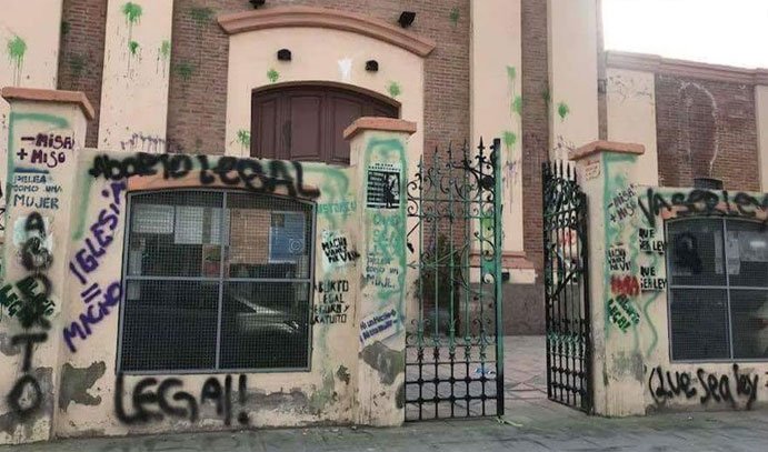 Atacan iglesia en Argentina