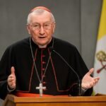 El cardenal Pietro Parolin durante la presentación del informe sobre la libertad religiosa en el mundo 2025 en el Vaticano