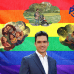 padres y niños sonrientes representando familia tradicional y bienestar