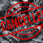 Decoraciones de Halloween con escenas violentas y figuras sangrientas en la calle, observadas por niños.