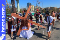 Imagen de un Viacrucis en Tijuana con el sello de "CANCELADO" sobre la imagen, haciendo referencia a la marcha atrás del Ayuntamiento en los cobros indebidos.