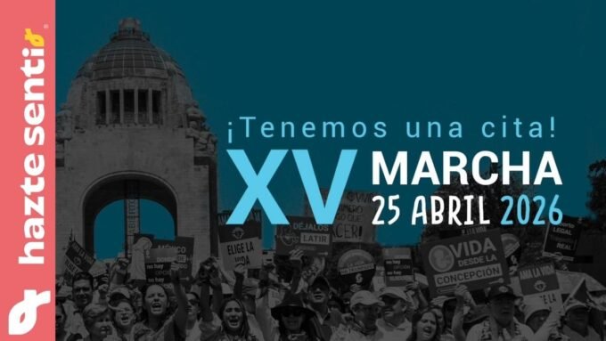 Jóvenes y familias caminando en la Marcha por la Vida 2026 en Ciudad de México.