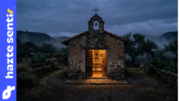 Templo rural en México envuelto en sombras y bruma, representando la amenaza a la libertad religiosa por la violencia