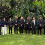 Obispos de México, Estados Unidos y Canadá caminando juntos en símbolo de unidad eclesial.