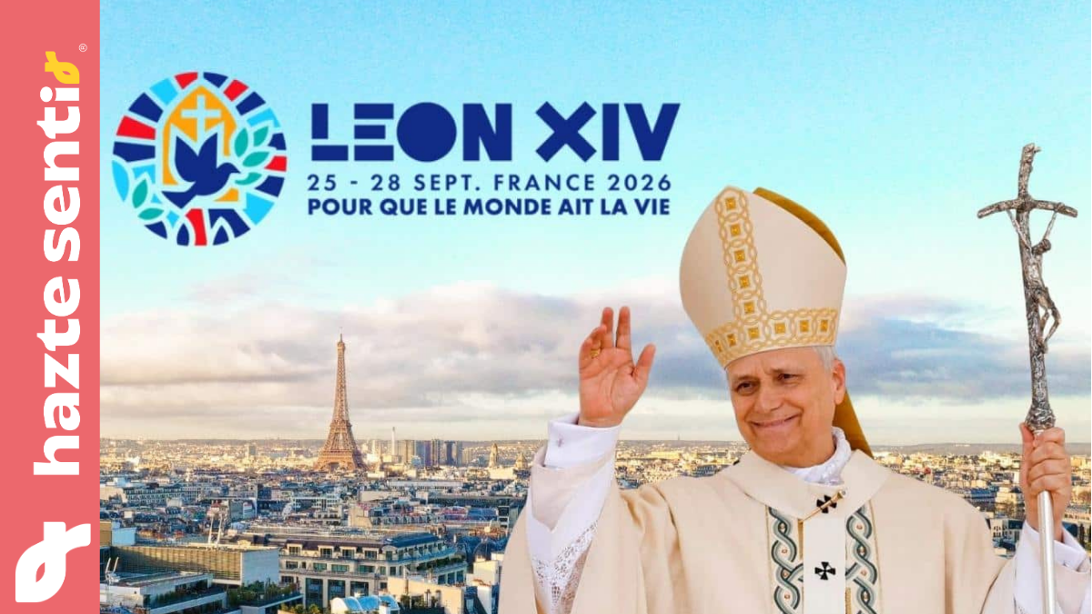 Papa León XIV durante su viaje apostólico a Francia, con la Catedral de Notre-Dame de fondo