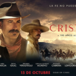 Póster oficial de la película Cristiada (For Greater Glory) con Andy García, Oscar Isaac y Eduardo Verástegui, anunciando fecha de estreno el 15 de octubre.
