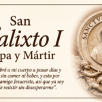 Diseño conmemorativo de San Calixto I Papa y Mártir con relieve en piedra y frase devocional