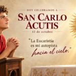 San Carlo Acutis en oración ante una custodia eucarística dorada, conmemoración del 12 de octubre.