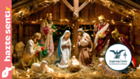 Un nacimiento navideño tradicional instalado en la plaza central de un municipio mexicano frente a un edificio gubernamental.