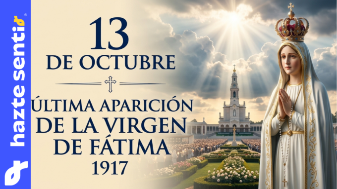 Peregrinos con rosarios mirando al cielo en el santuario de la Virgen de Fátima, con el sol abriéndose paso entre las nubes